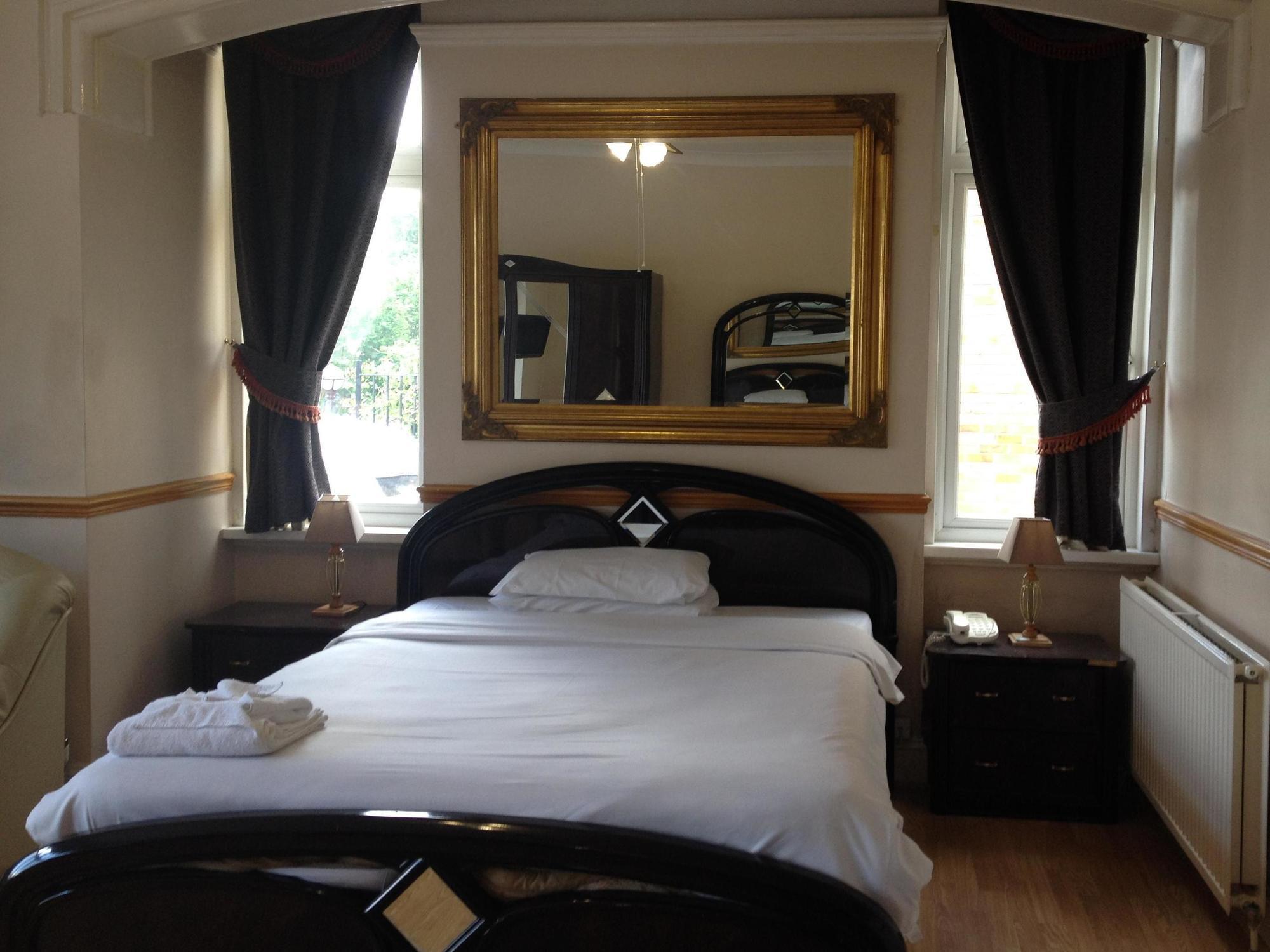 Skyways Hotel สลาว ภายนอก รูปภาพ