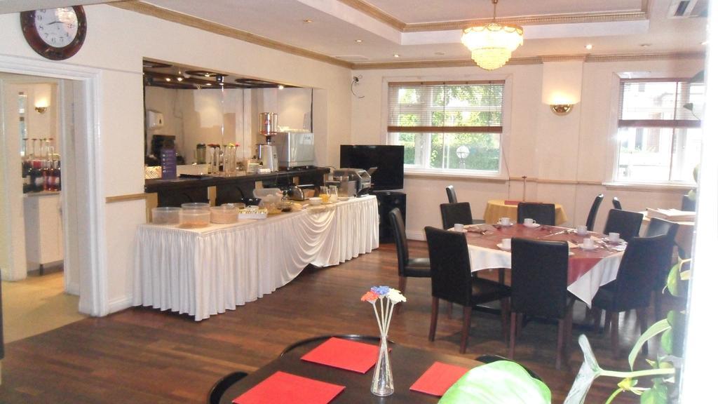 Skyways Hotel สลาว ภายนอก รูปภาพ